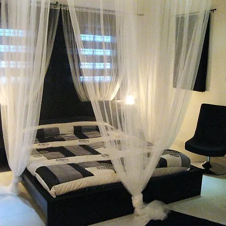 Triskeles לינה וארוחת בוקר