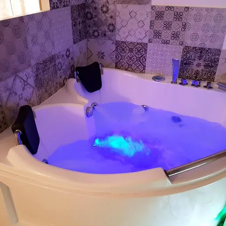 Triskeles לינה וארוחת בוקר