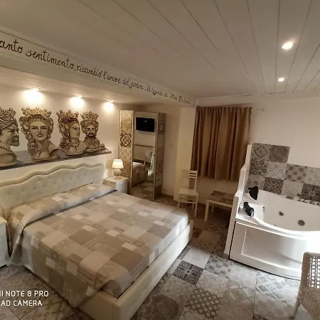 לינה וארוחת בוקר Triskeles 4*